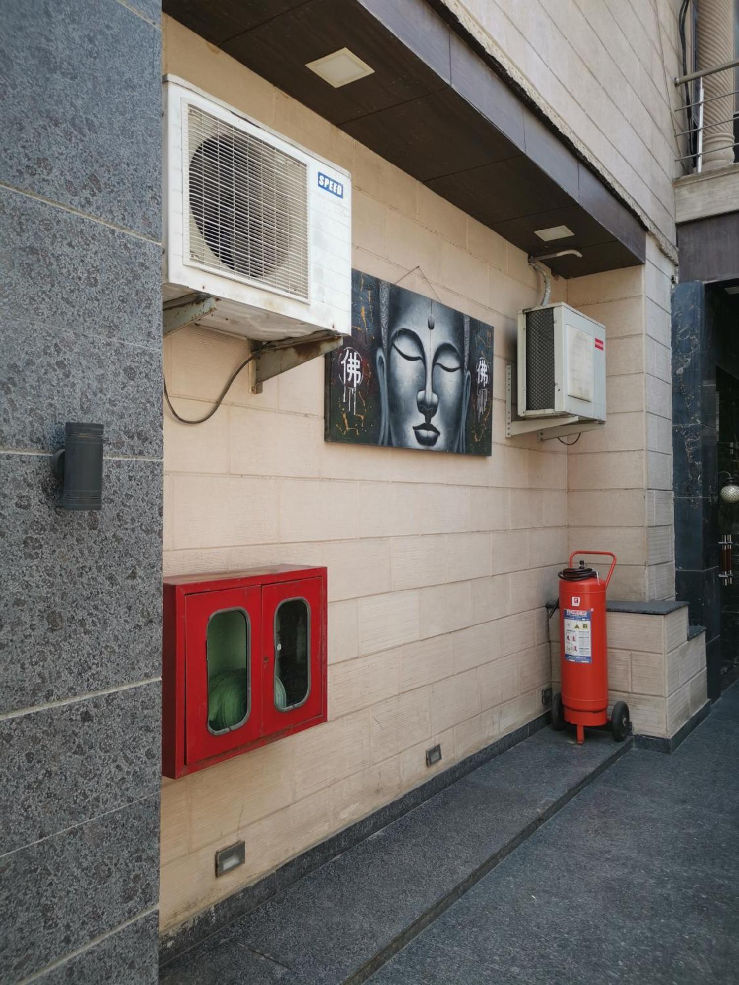 Hotel Pk Residency Нойда Экстерьер фото