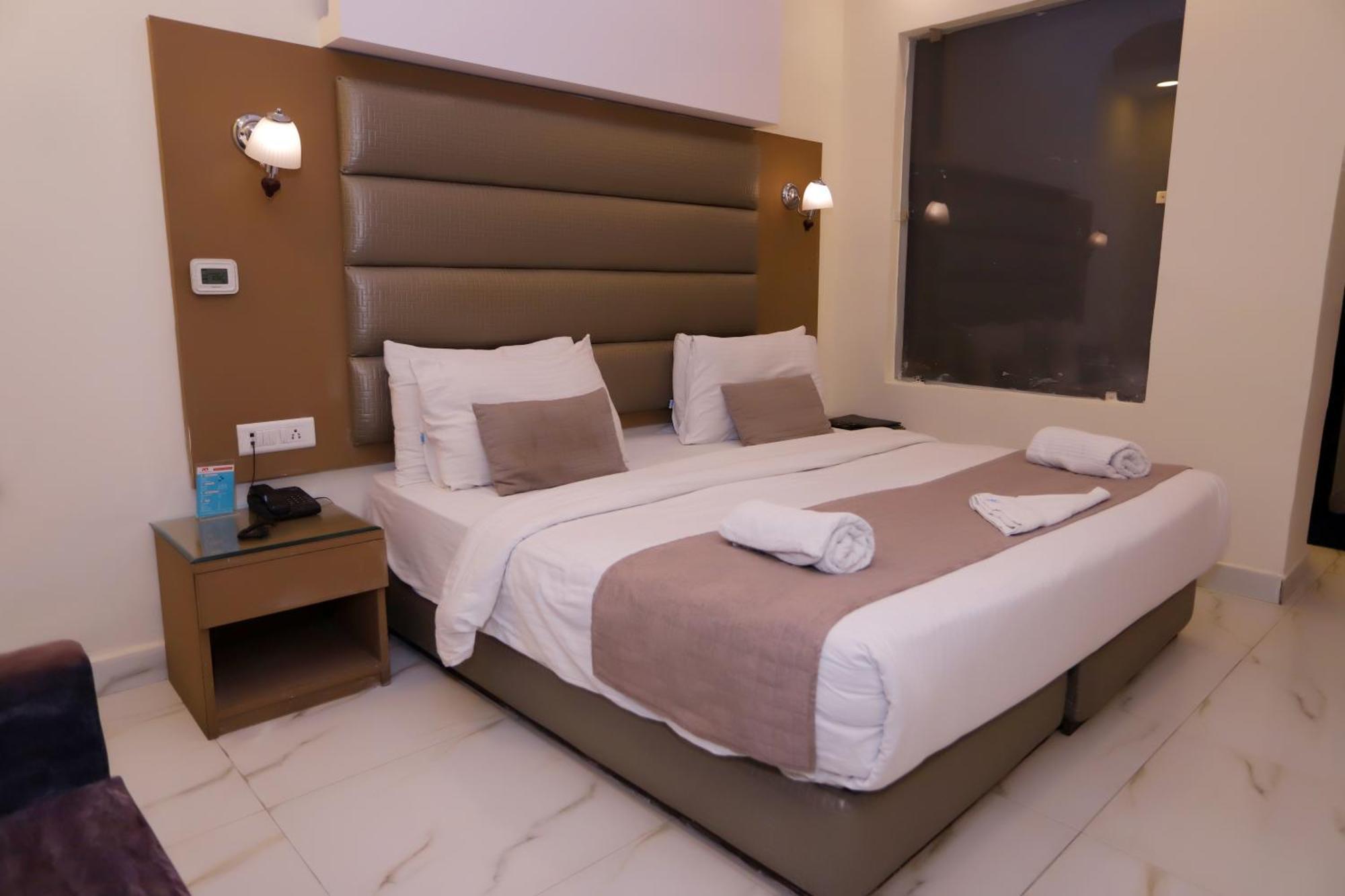 Hotel Pk Residency Нойда Экстерьер фото