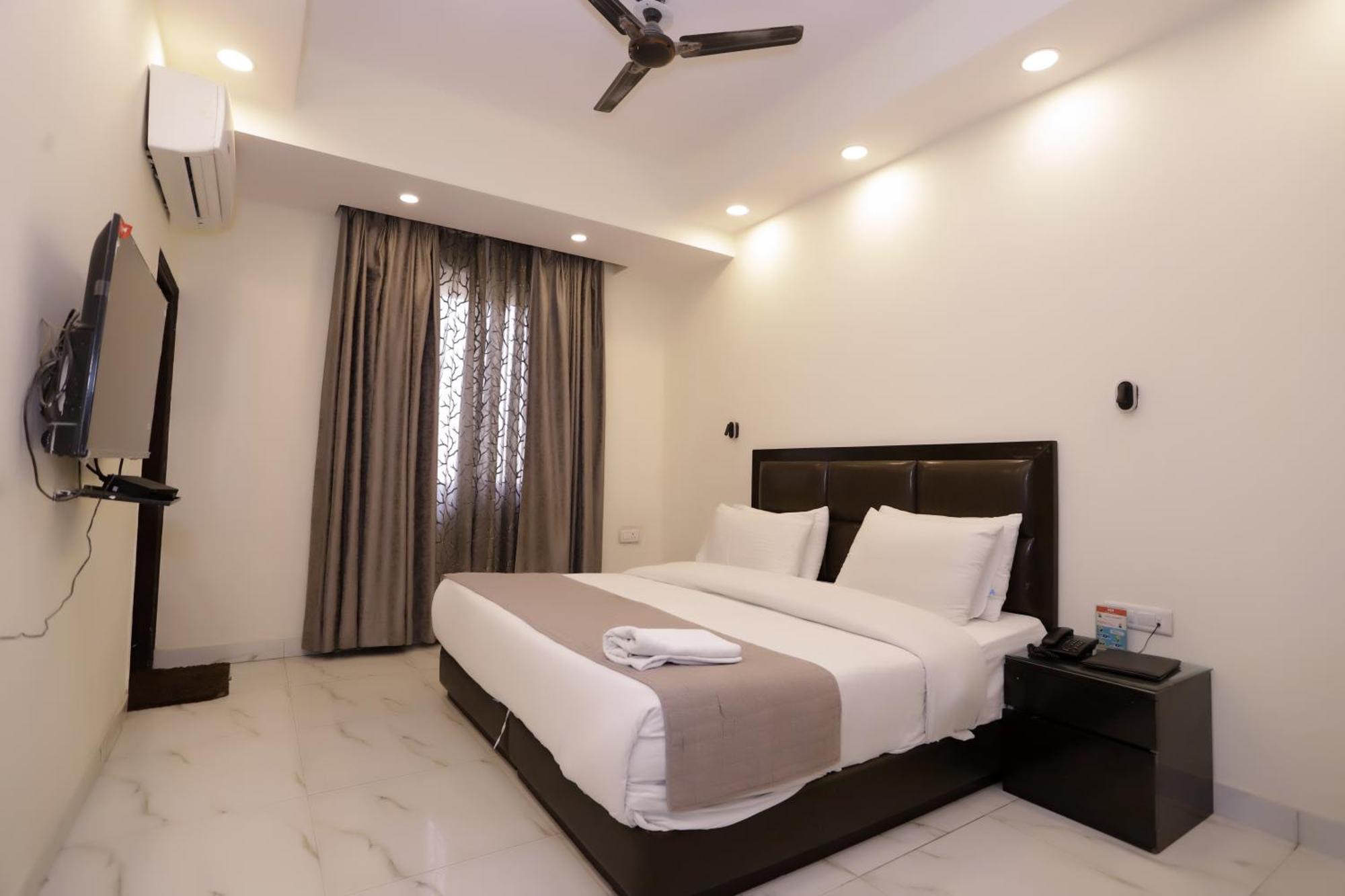 Hotel Pk Residency Нойда Экстерьер фото