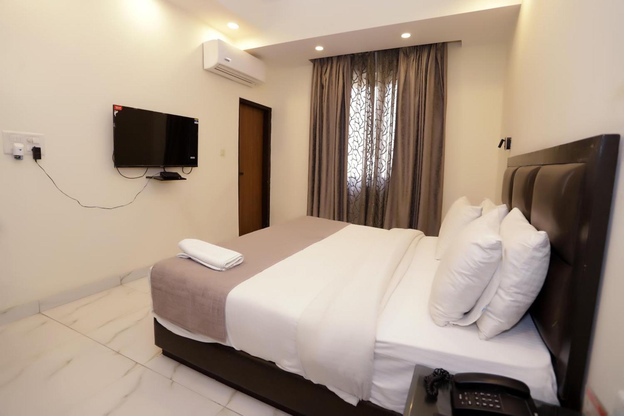 Hotel Pk Residency Нойда Экстерьер фото