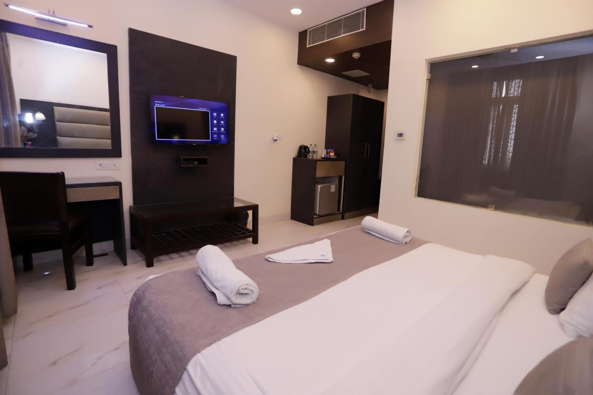 Hotel Pk Residency Нойда Экстерьер фото