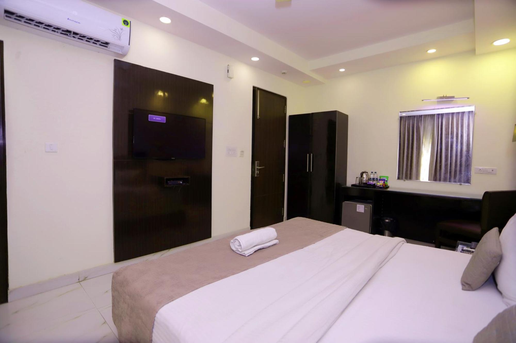 Hotel Pk Residency Нойда Экстерьер фото