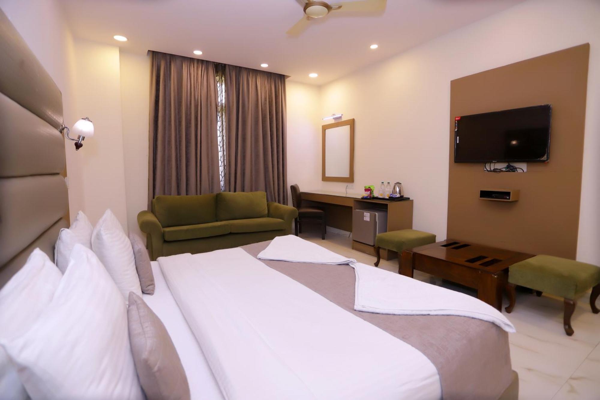 Hotel Pk Residency Нойда Экстерьер фото