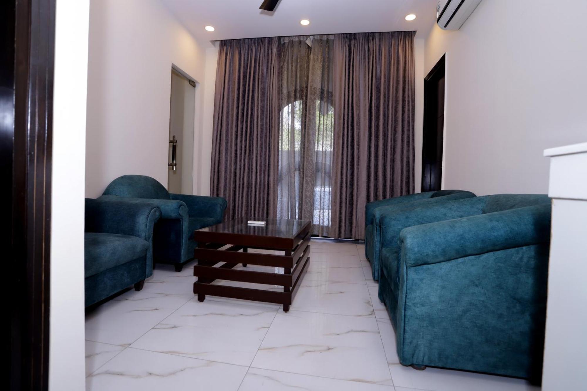 Hotel Pk Residency Нойда Экстерьер фото