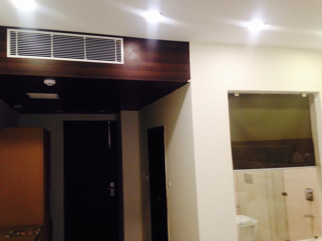 Hotel Pk Residency Нойда Экстерьер фото