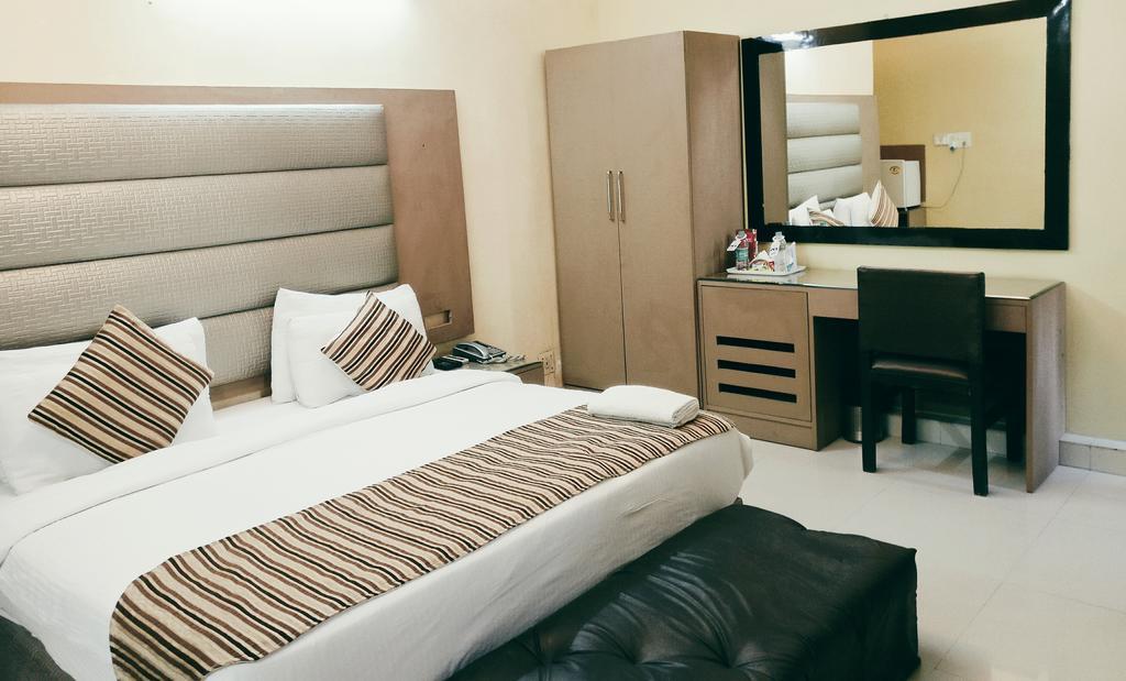 Hotel Pk Residency Нойда Экстерьер фото