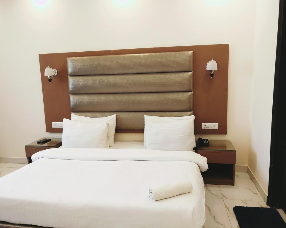 Hotel Pk Residency Нойда Экстерьер фото