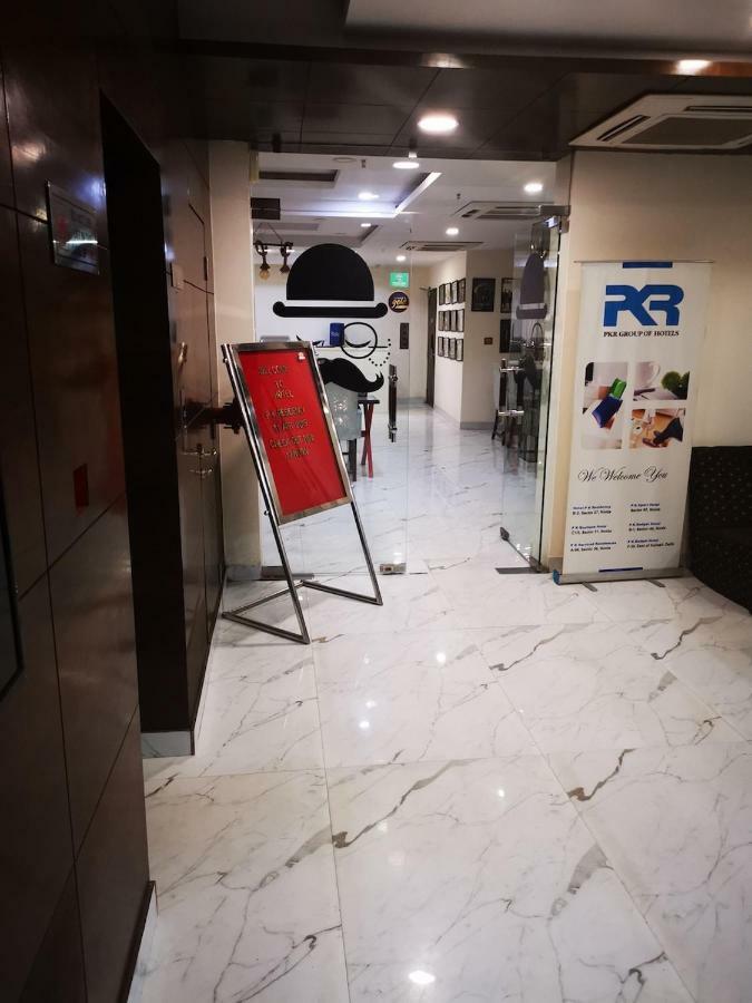 Hotel Pk Residency Нойда Экстерьер фото